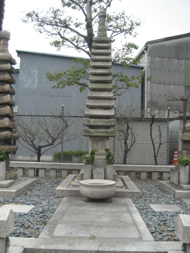 能福寺には、平清盛公のお墓があります