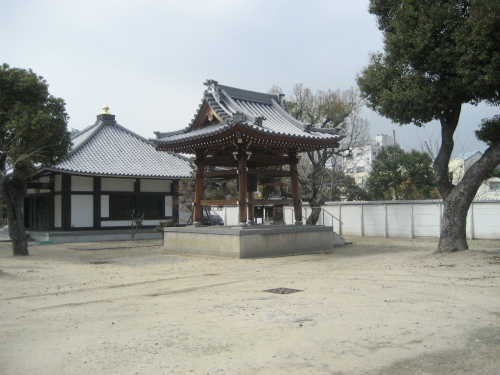 兵庫区を歩いてみると、神社とお寺が多いことに気がつきます