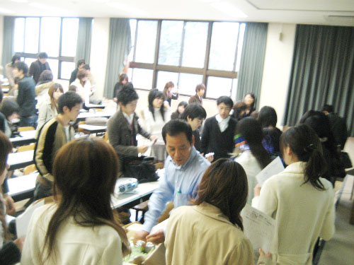 神戸市外国語大学での講義