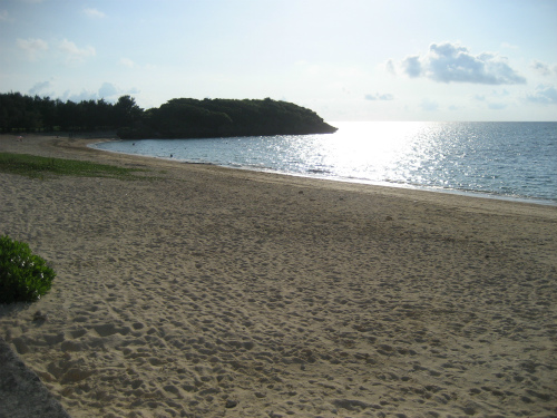 沖縄の前兼久ムーンビーチ