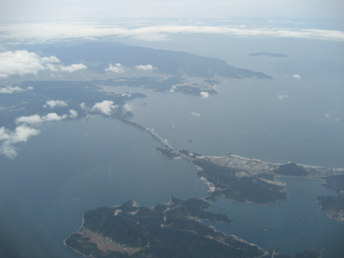 四国の山々と鳴門海峡が見えると、もうすぐ神戸です