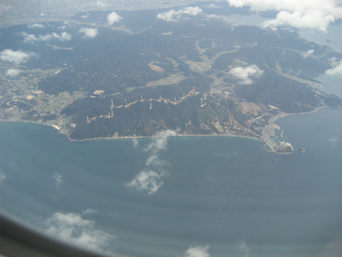 淡路島上空に入ると、もうすぐ着陸態勢です