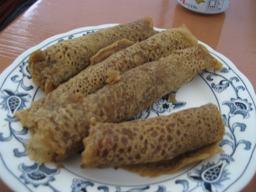 「ポーポー」とは、小麦粉と黒糖を使った、昔の沖縄のお菓子です