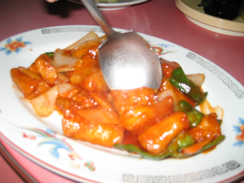 うるま市石川にある中華料理屋「龍鳳聚」