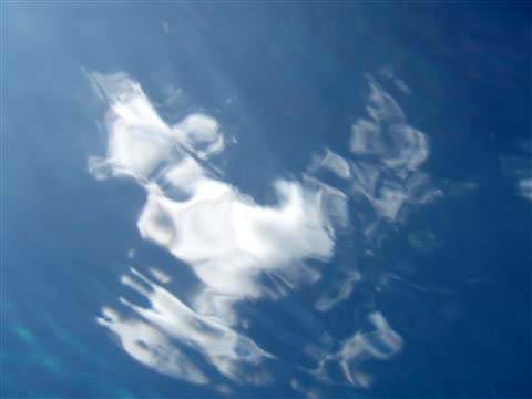 松葉博雄のいい写真撮りたいな：「水中から空の雲を撮る」