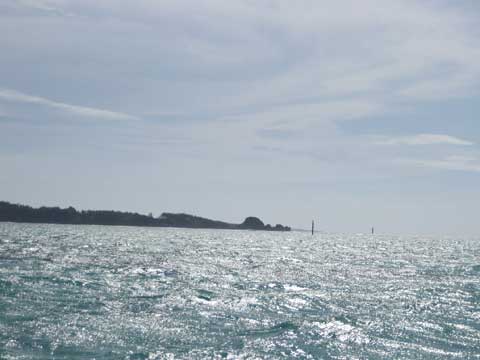 松葉博雄のいい写真撮りたいな：「本土からのダイビング客で賑わう真栄田岬のダイビングポイント」