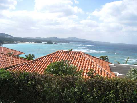 松葉博雄のいい写真撮りたいな：「絵に描いたような沖縄の海と琉球瓦」