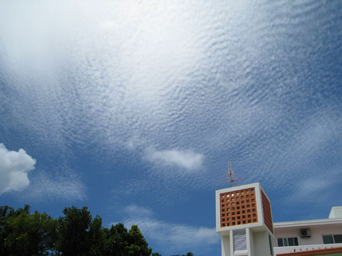 松葉博雄のいい写真撮りたいな：「銀の波のような、澄んだ空に不思議な模様が」